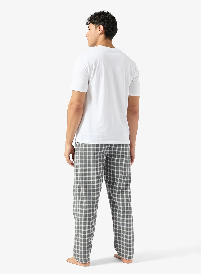 روبرت وود طقم تيشيرت وبنطلون بقصة عادية